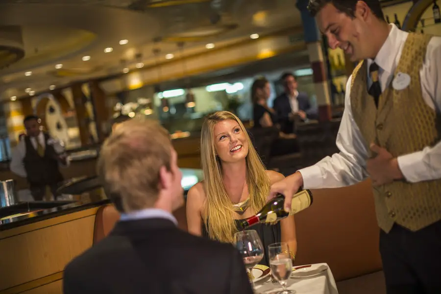 what-is-the-dining-dress-code-with-disney-cruise-line