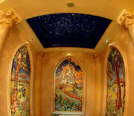 Cinderella Castle Suite Bathtub