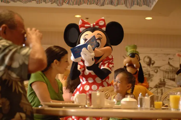 Minnie Dining scaled