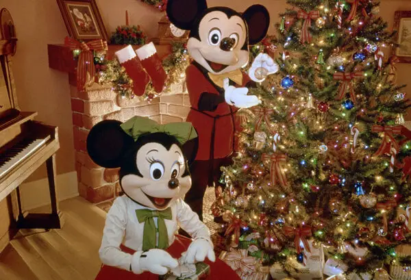 6 Ways To Surprise Your Family With a Disney Vacation This Christmas