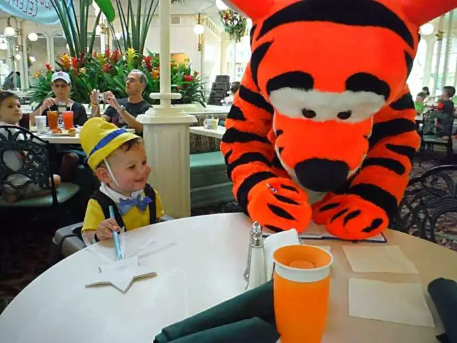 Dining At Disney – Top Character Meals You NEED An ADR For 2