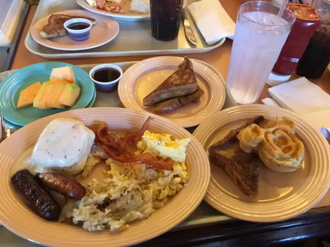 Breakfast buffet Plaza Inn Disneyland