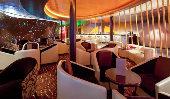 The District Lounge on the Disney Dream