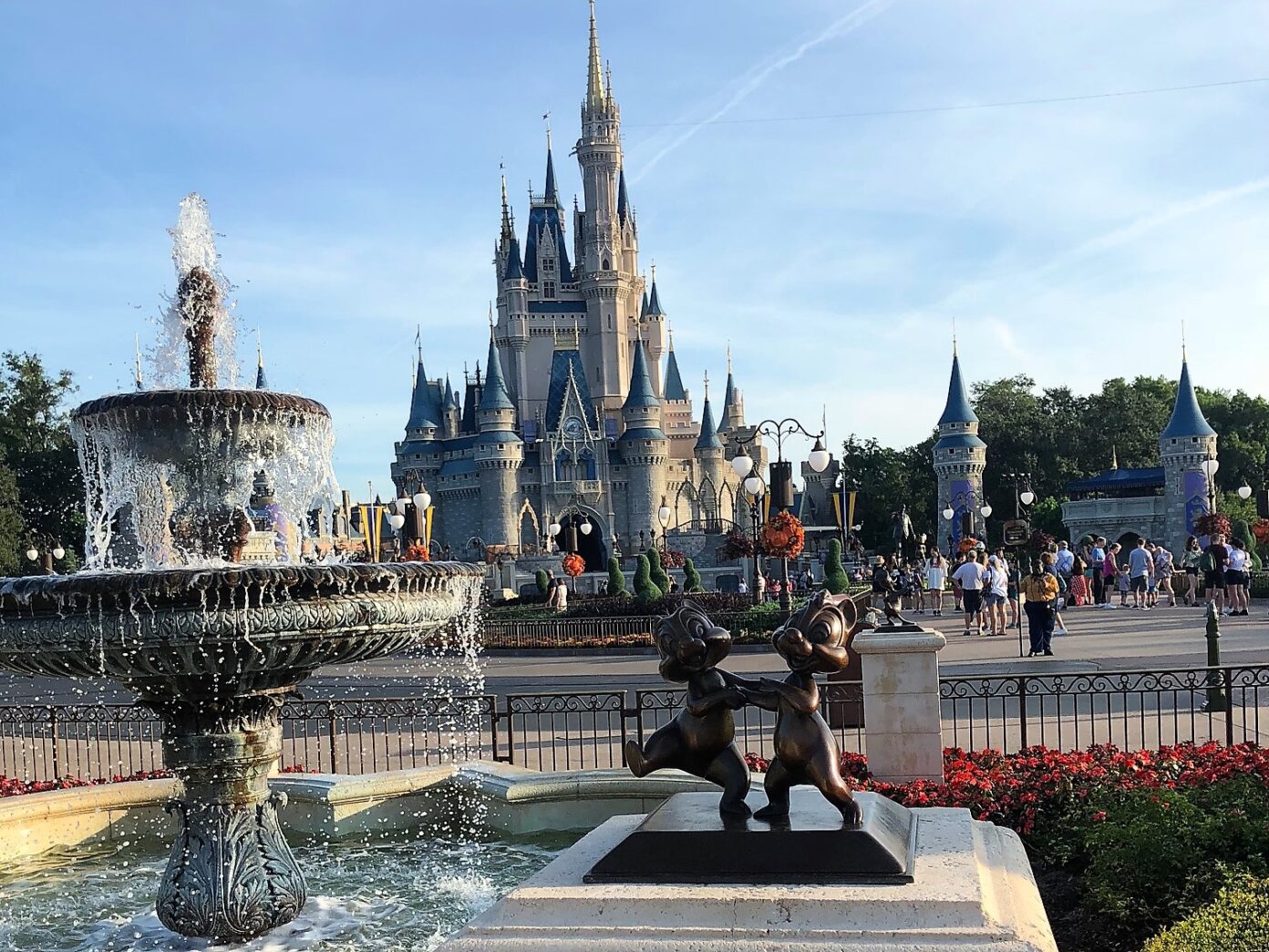 What are the current discounts available at Walt Disney World?