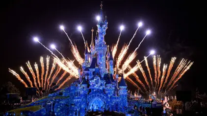 What Does Disneyland Paris Do For Christmas? 9