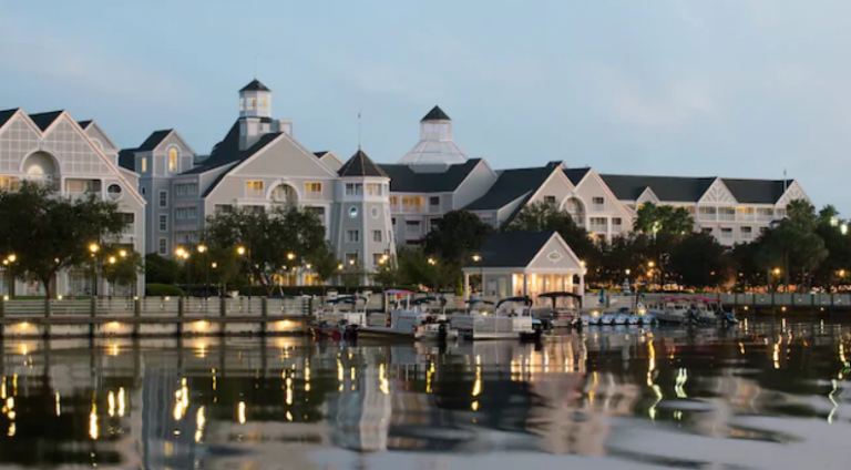 yacht club