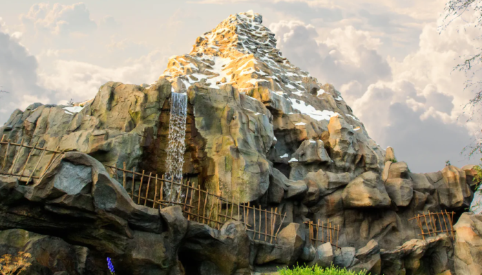 10 Disneyland Rides we Wish had On-Ride Photos 6