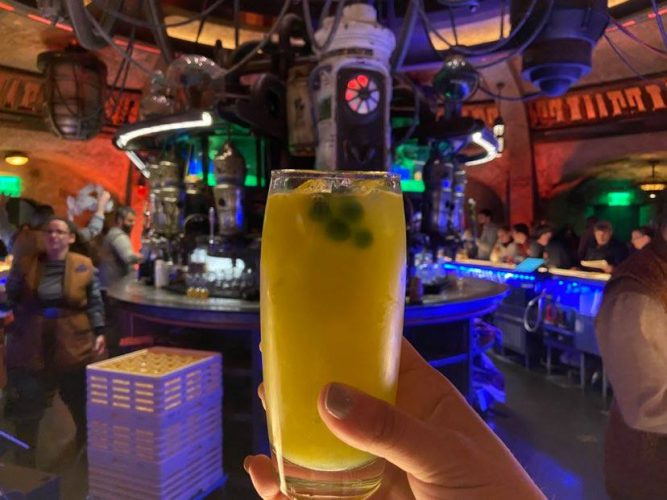 5 Delicious Disney Star Wars Oga's Cantina Drinks You Can Make At Home 3