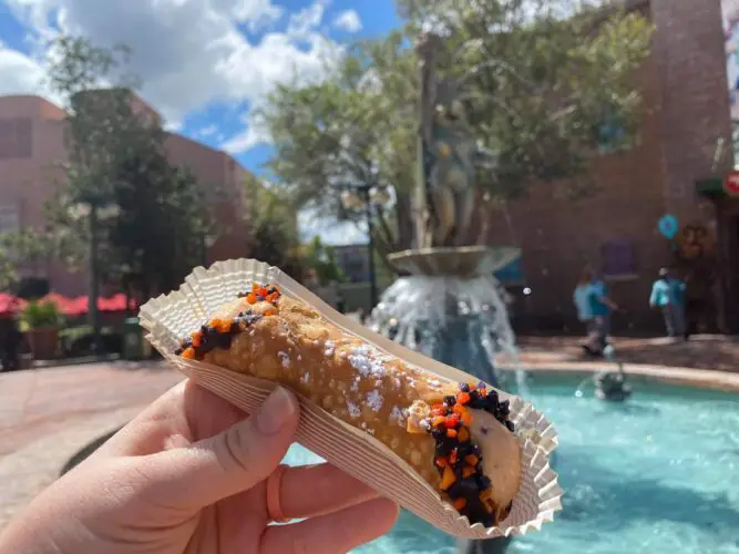 A Spooky Guide For All The Halloween Treats At Walt Disney World! 10