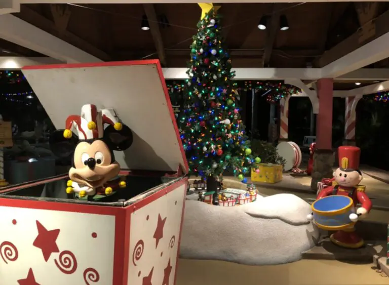 Winter Summerland: Disney World’s Christmas Themed Mini-Golf Course