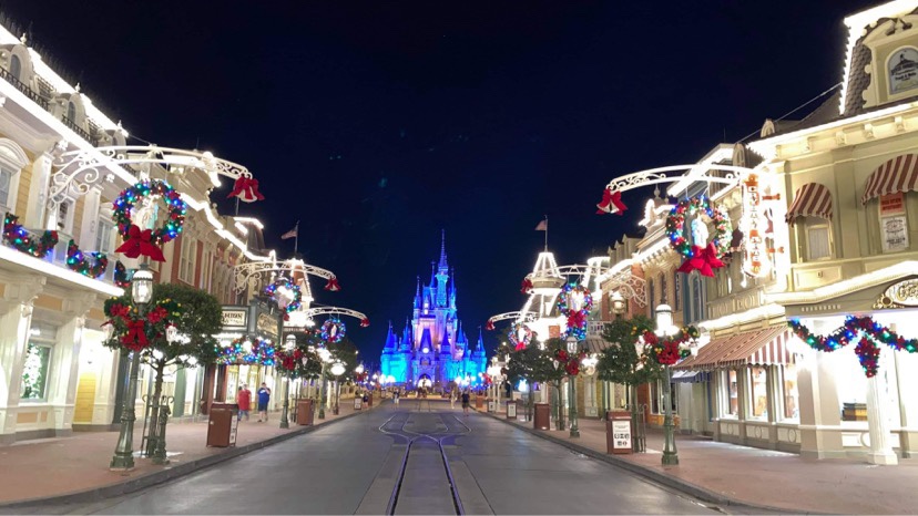 Holiday Decorations Around The Walt Disney World Resort!