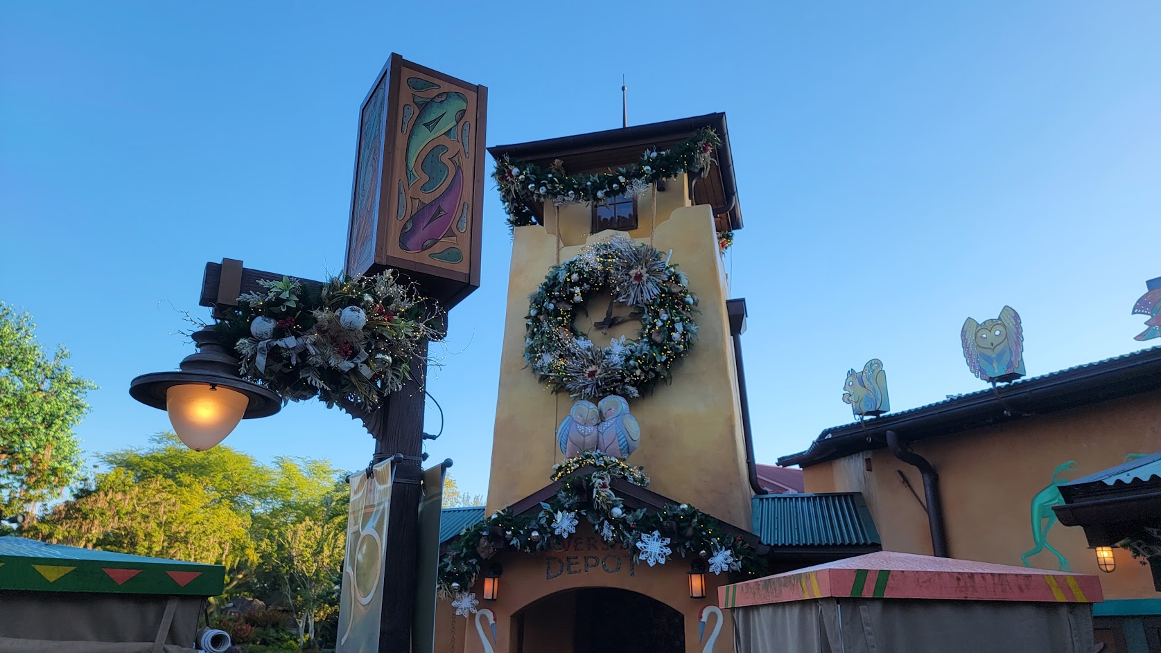 When does Disney World put up the Christmas decorations at the theme parks?