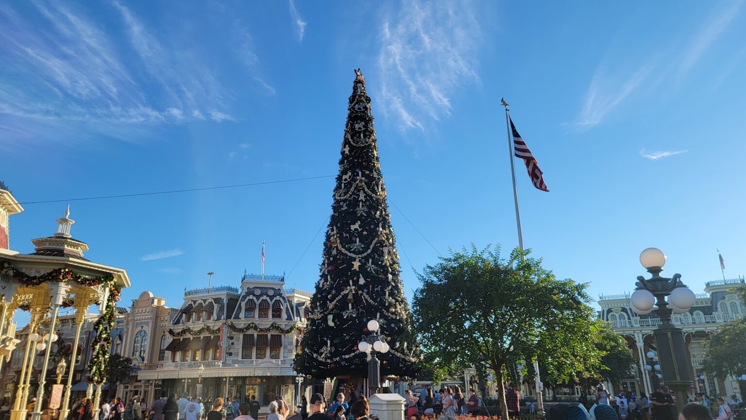 Disney World Annual Passholder Room Discount Available for the Holidays