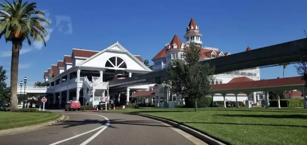 Why Disney should retheme the Grand Floridian with Mary Poppins 1