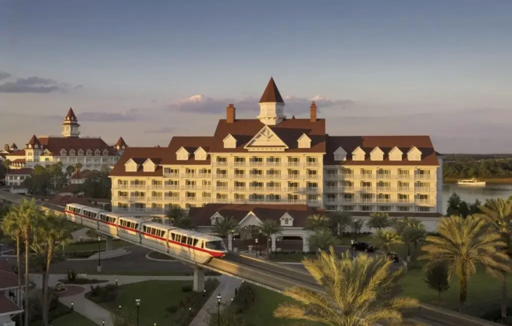 5 Best Disney World Hotels to see the Fireworks 2