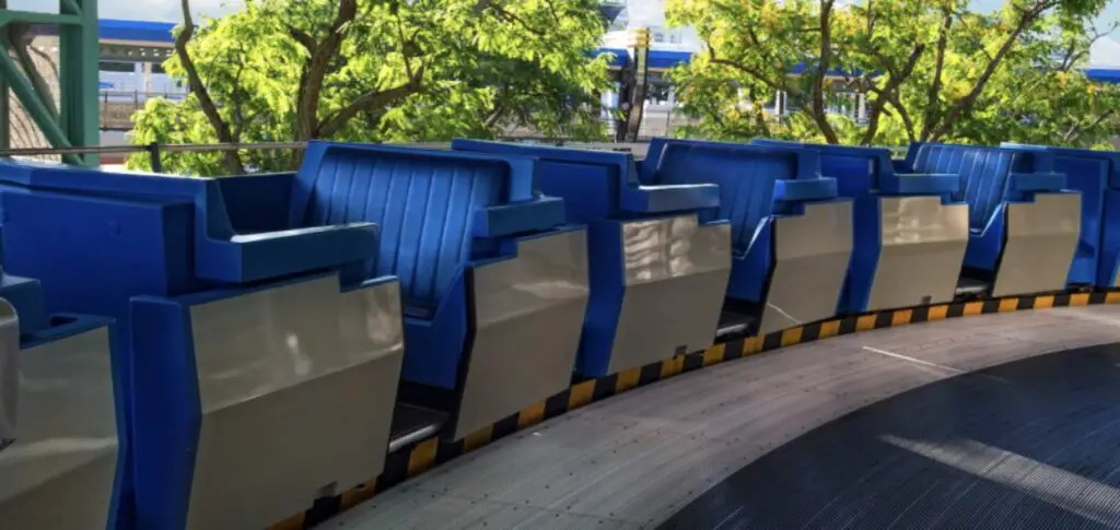 What makes the Tomorrowland Transit Authority PeopleMover such a popular attraction 1