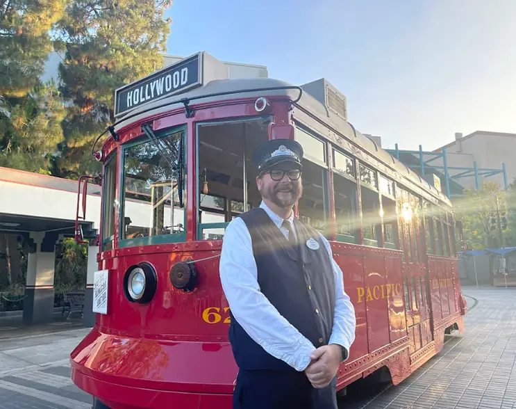 Red Car Trolley has Returned to Disney California Adventure 2