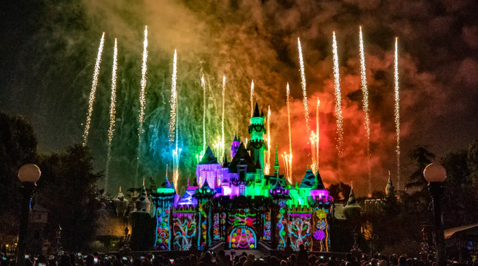 The Holiday Season Returns to the Disneyland Resort November 11 6
