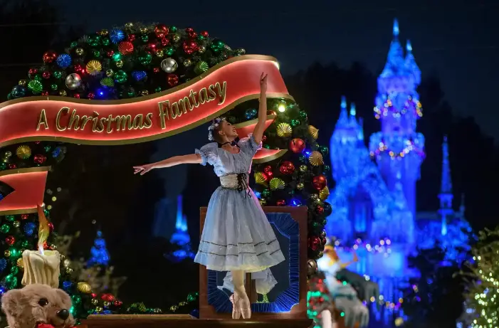 The Holiday Season Returns to the Disneyland Resort November 11 5