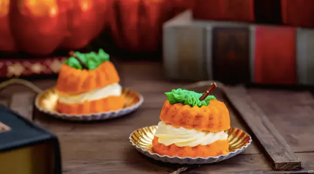 Ghoulish Halloween Treats Coming to Disneyland this Fall 22