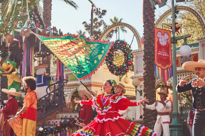 The Holiday Season Returns to the Disneyland Resort November 11 3