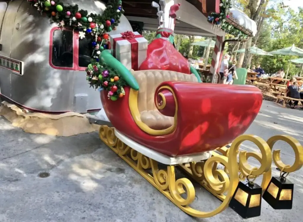 Celebrate the holiday season at Winter Summerland: Disney’s Christmas Themed Mini Golf 3