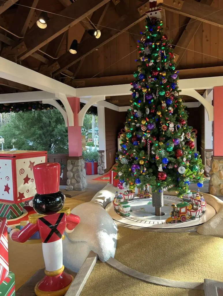 Celebrate the holiday season at Winter Summerland: Disney’s Christmas Themed Mini Golf 5