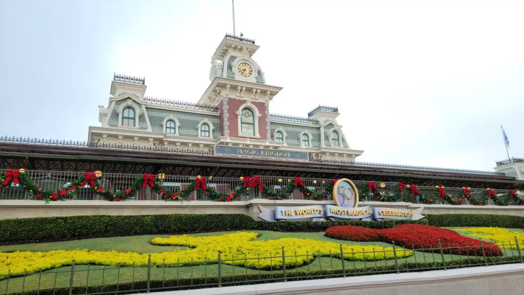 Holiday Decorations have arrived at Magic Kingdom for 2022 1