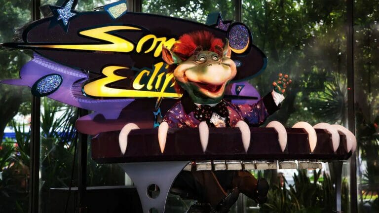 Why We Love: Cosmic Ray’s Starlight Café