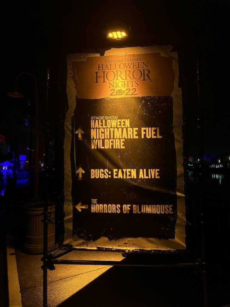 Halloween horror nights sign