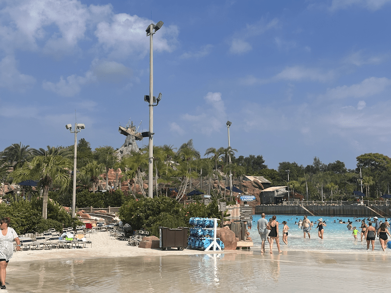 typhoon lagoon wave pool