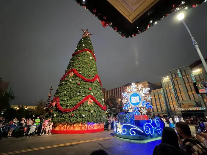 Holiday Celebrations Return to Universal Orlando Resort cover