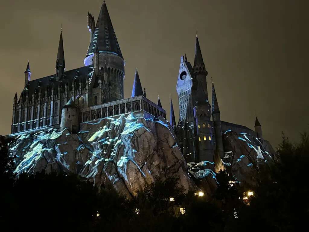 Holiday Celebrations Return to Universal Orlando Resort hogwarts show