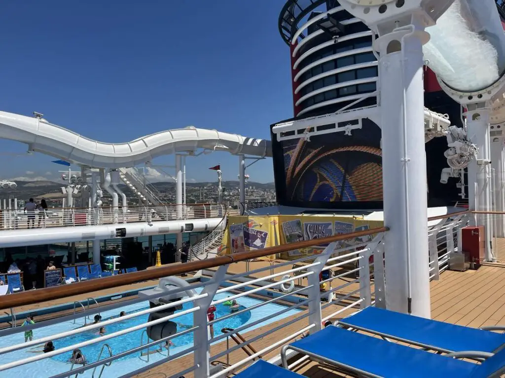 cruise ship pool