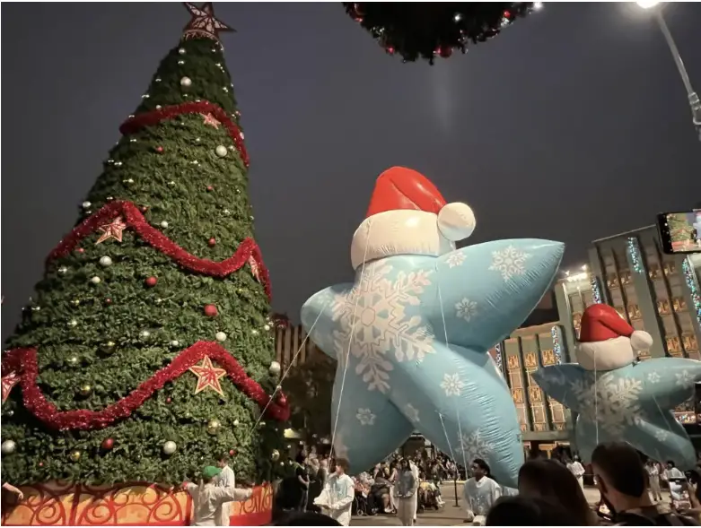 Universal Orlando Holiday Tour Returns for 2024 2