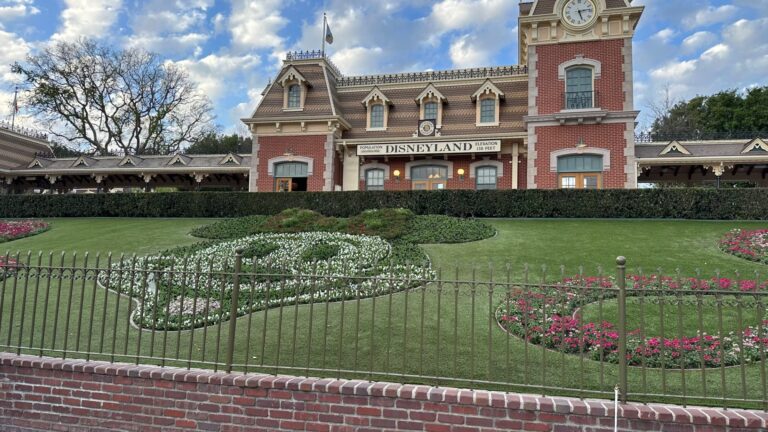How to Plan the Ultimate Disneyland Getaway
